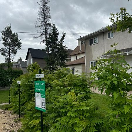 Walking Distance To St Boniface, Easy Parking Villa Winnipeg Exterior foto