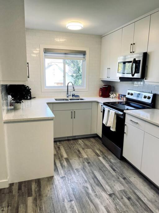 Walking Distance To St Boniface, Easy Parking Villa Winnipeg Exterior foto