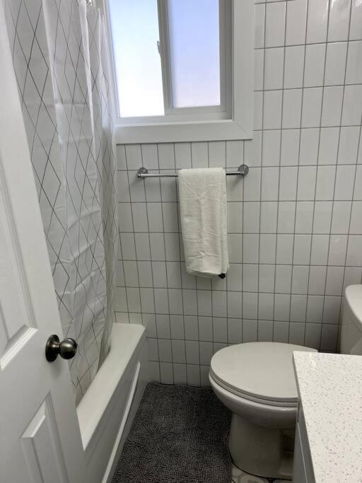 Walking Distance To St Boniface, Easy Parking Villa Winnipeg Exterior foto